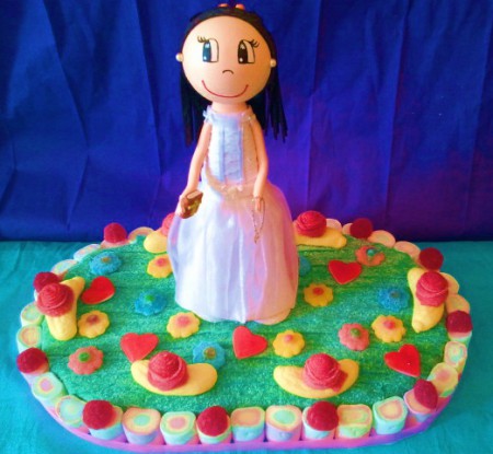 Tarta con muñeca comunión